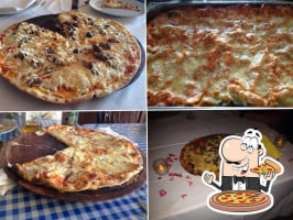 Pizzería D´bruno food