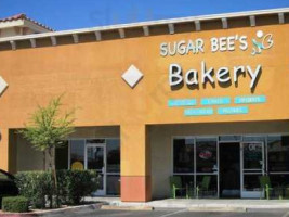 Sugar Bee's Bakery outside