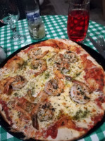 Carissimi Pizzas food