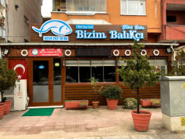 Bİzİm BalikÇi Fahrİ Baba outside