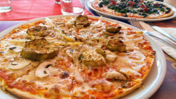 Pizzeria La Nonna food