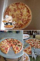 Pepegina's Pizza food