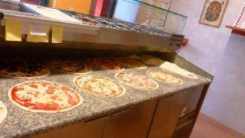 Pizzeria Il Gusto Della Pizza. Forno A Legna E Consegne A Domicilio food