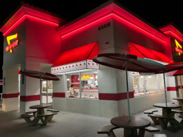 In-n-out Burger inside