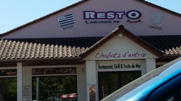 Resto Labussiere outside