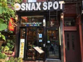 Snax Spot outside