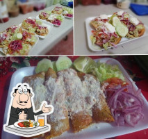 Cenaduria González food