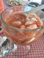 Mariscos La Yegua food