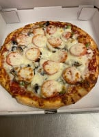 Cugino's Pizza food