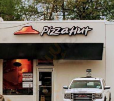 Pizza Hut outside