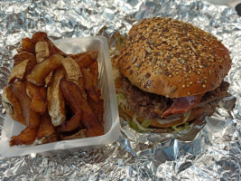 Le Bart’s Snack Burgers/frites Maison food