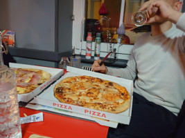 Calabria Pizzeria food