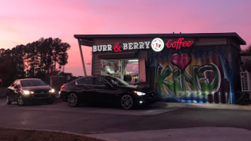 Burr Berry Coffee outside
