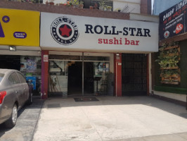 Roll Star Sushi outside