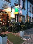 La Grenouille outside