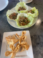 Ling's Asian Cuisine food