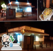 La Casa De Emma Y El Frijol Hot-dogs food