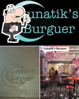 Lunatik's Burger inside