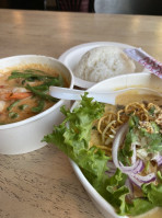 Mee Dee Thai Cuisine food