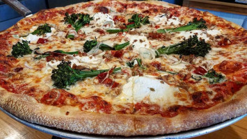 Madison Avenue Pizza food