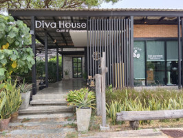 Diva House Cafe' outside