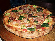 Pizzeria 80 Fame food