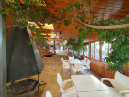 Triton Cafe Copas inside