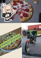 Valeri Pizzas food