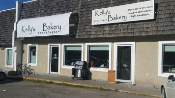 Kelly's Bakery outside