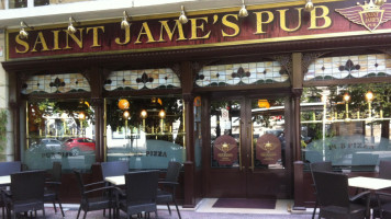 Saint Jame's Pub inside