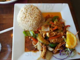 Thai On Main food