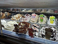 Iris Cafe Gelateria food