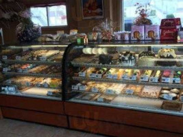 Aversa's Italian Bakery outside