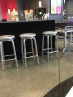 Di'lishi Frozen Yogurt inside