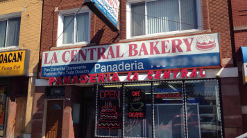 La Central Bakery outside