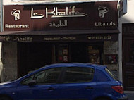 Le Khalife outside