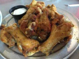 Pluckers Wing Bar food