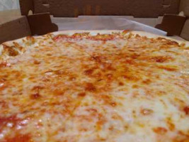 Zeeno's Pizza food