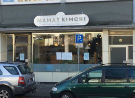 Mamas Kimchi outside