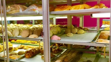 Tutes Bakery food