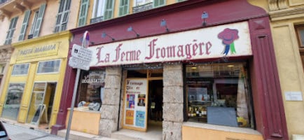 La Ferme Fromagere outside