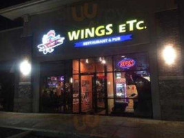 Wings Etc food