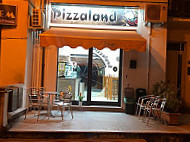 Pizzaland inside