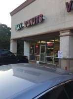 Max Donuts outside