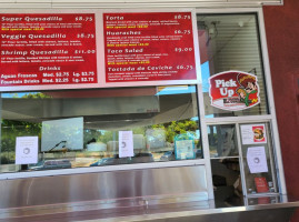 Tacos El Gordo outside