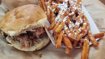 Smokin' Pig Bbq Of Anderson (hwy 81) food