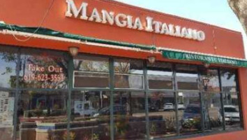 Mangia Italiano On Third outside