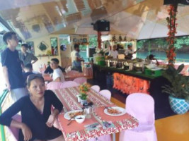 Long River Cruise Floating Resto food