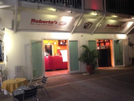 Roberto's Cafe inside