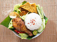 Nasi Ayam Penyet Mak Ani food